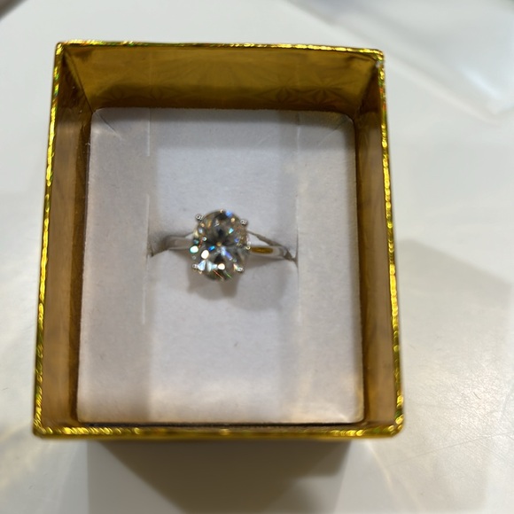 Oval 8 x 10 3 ct Moissanite ring - Picture 8 of 8
